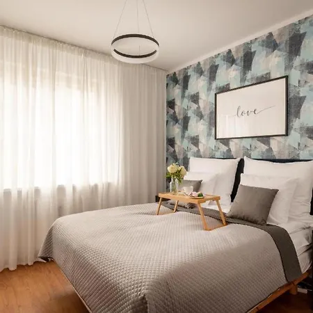 Homini Parking By Impero Apartment